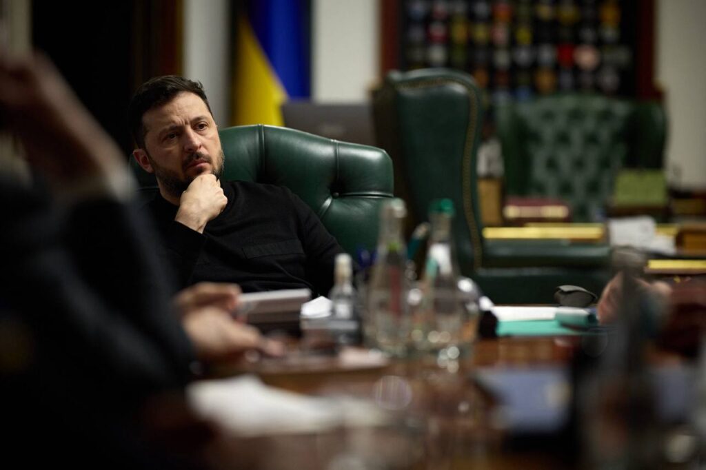 Головний редактор “Європейської правди” розкритикував риторику Зеленського: “допомагає Орбану виграти”