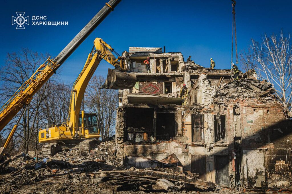 Hit on a high-rise building in Kharkiv: rescuers have completed clearing the rubble