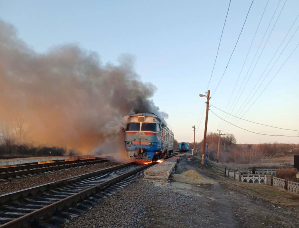 Россияне дроном атаковали пассажирский поезд в Сумской области