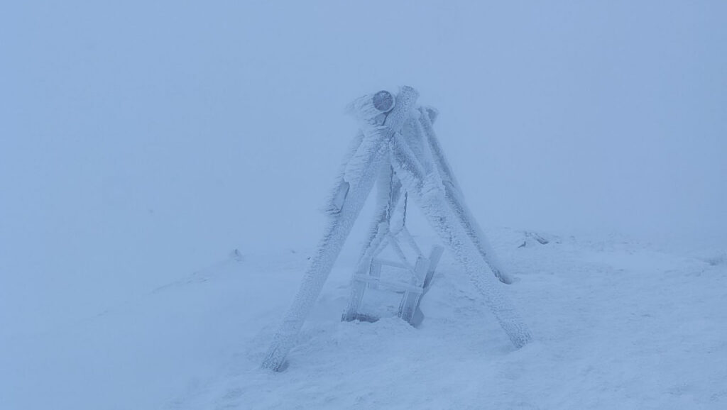 Winter has returned to Ukraine: severe frost and snow hit the Carpathians