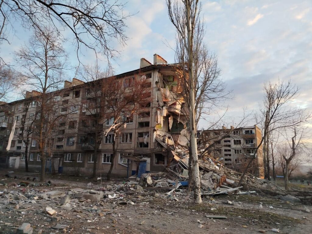 Eight air bombs on the city: Russians massively attacked Druzhkivka in Donetsk region