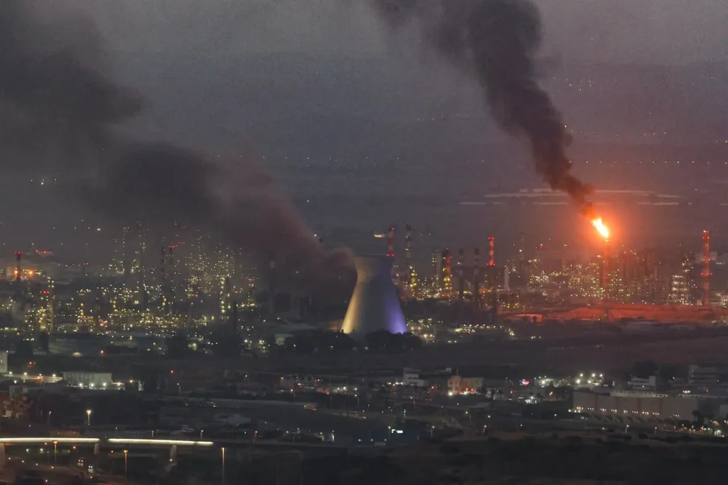 Iran struck an oil refinery in Haifa: what is known