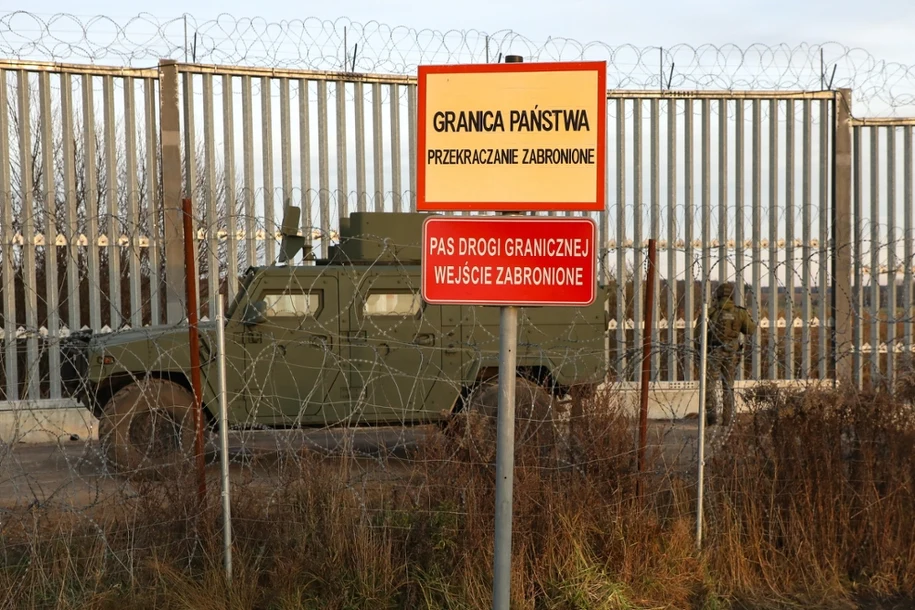 Колючий дріт і захист для звірів: як поляки посилюють кордон з Білоруссю