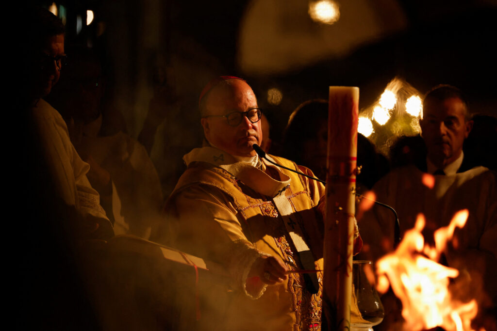 В Єрусалимі зійшов Благодатний вогонь