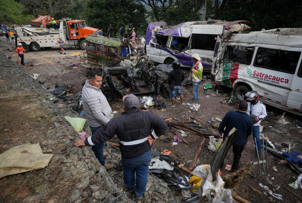 У Колумбії терористи підірвали автобус: 14 людей загинули, ще 38 отримали поранення, серед них діти