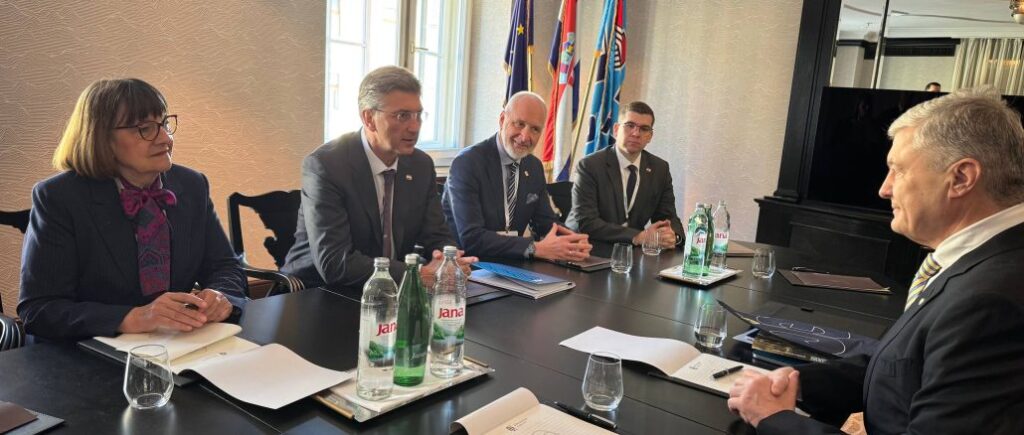 Порошенко обсудил с премьером Хорватии Пленковичем потребности ВСУ и евроинтеграцию Украины
