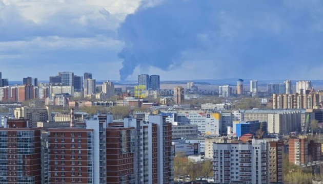 Орськ і Перм опинилися під атакою дронів: здійнялись пожежі на промислових об’єктах