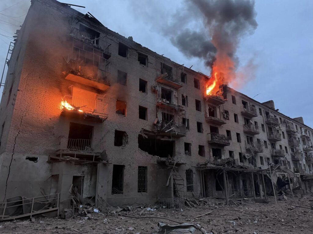 Росіяни вдарили по центру Слов’янська: зруйнована історична пам’ятка, є поранений