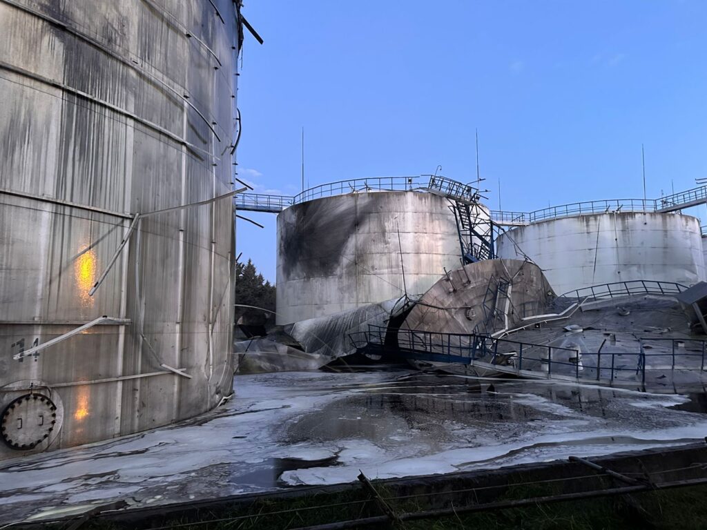 Shelling of the port of Chornomorsk: sunflower oil leaked into the sea