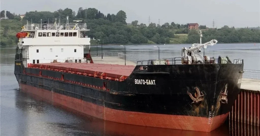 A Russian ship carrying stolen wheat sank in the Sea of Azov: one person dead and several missing