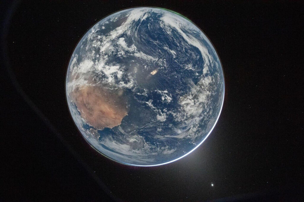 Унікальні кадри з космосу: NASA показало Землю і Місяць з нових ракурсів