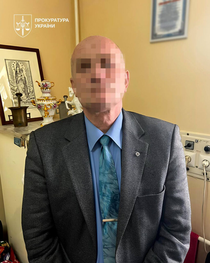 Хабар за непридатність: голову ВЛК затримали на Закарпатті