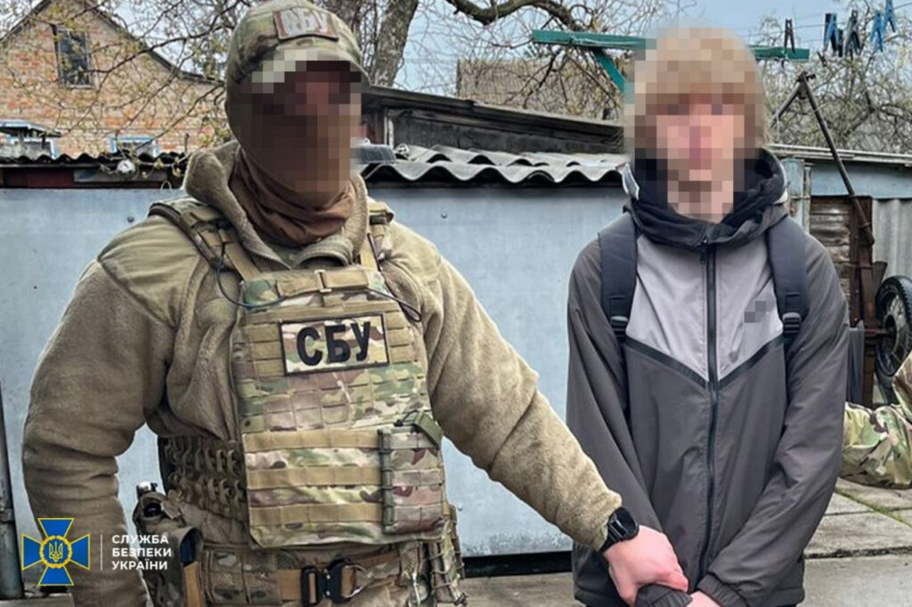 СБУ разоблачила подростков, которых РФ склоняла к терактам в школах