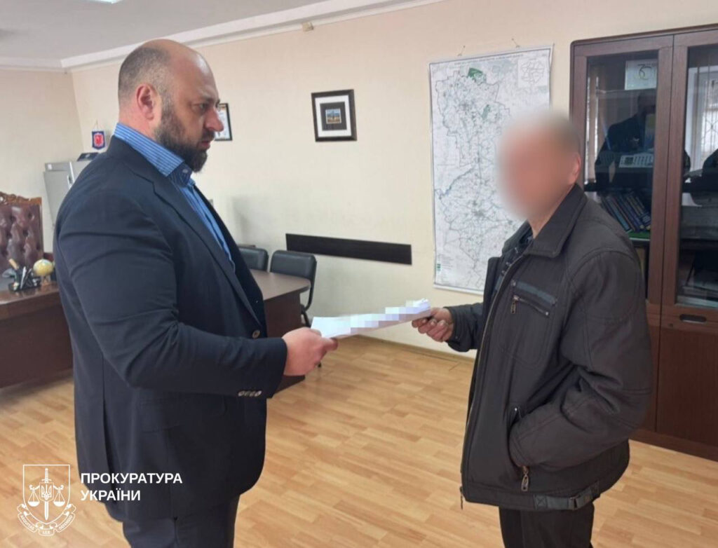 На Харківщині неповнолітня народила дитину від власного батька
