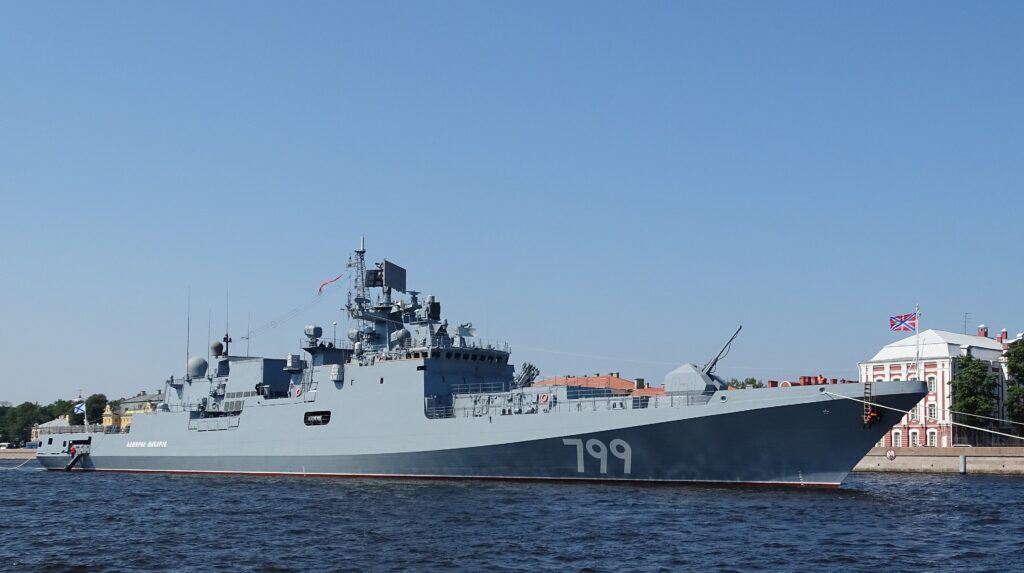 Дрони ЗСУ уразили носій Калібрів “Адмірал Макаров” та бурову установку: деталі атаки
