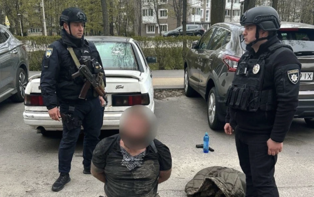 У Бучі п’яний чоловік відкрив стрілянину посеред вулиці