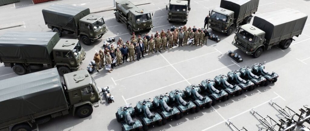 Poroshenko handed over trucks, ATVs, and electronic warfare systems to units of the Armed Forces of Ukraine