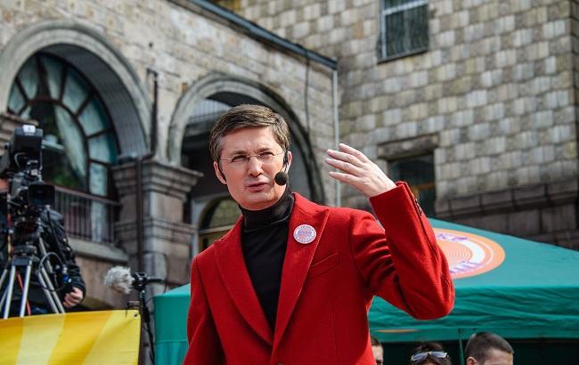 Легенда повертається: у Києві відновлюють зйомки телешоу “Караоке на майдані”