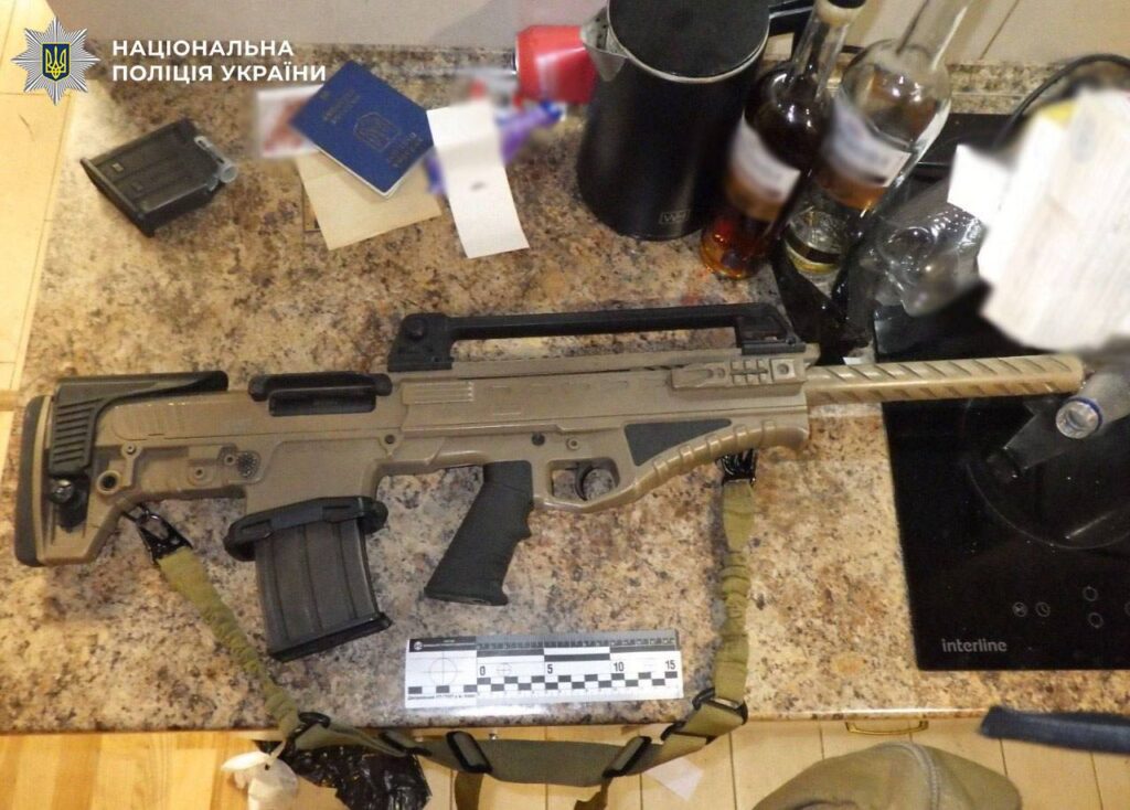 In Kyiv, a man walked around the residential area with a machine gun: he was detained by the police