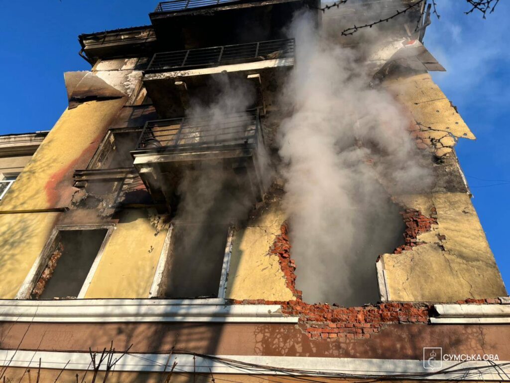 Russia strikes Sumy region and Kharkiv: there are deaths, houses damaged