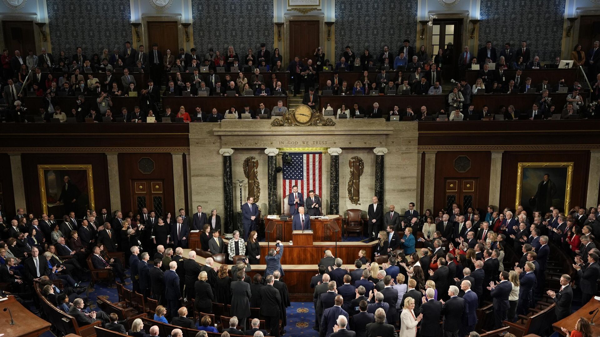 Палата представників США зібрала голоси, щоб винести на голосування допомогу Україні