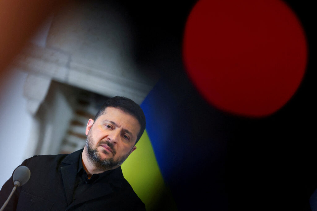 Тактичний хід чи свідома провокація: навіщо Зеленський напис