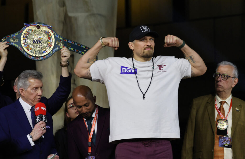 Усик — Верховен: де та як подивитись бій за титул WBC у надважкій вазі