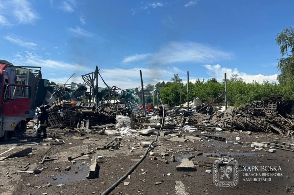 Російські війська вдарили по Дергачах на Харківщині: загинула людина, ще 19 – постраждали
