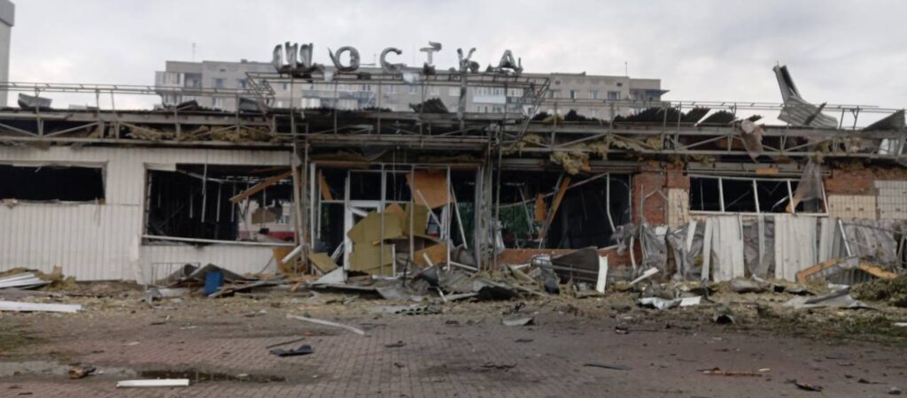 Росіяни знищили вокзал у Шостці на Сумщині