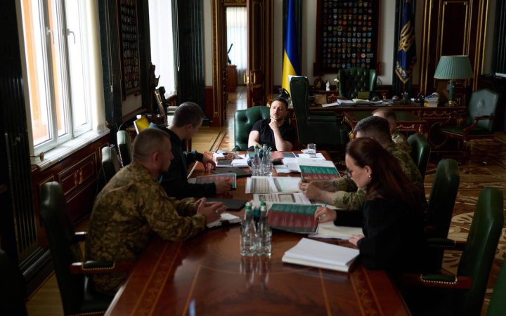 Підвищення зарплат та нові умови служби: Зеленський анонсував реформу в армії
