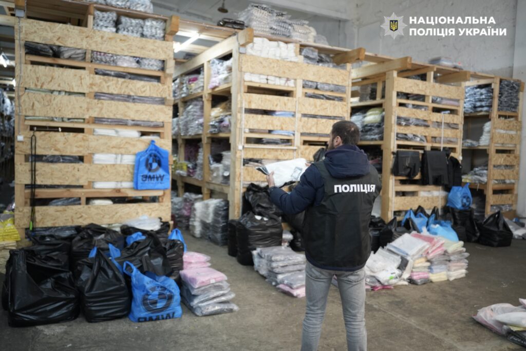 Продали гуманитарных товаров на 44 миллиона: в Одессе разоблачили коррупционную схему благотворительных фондов