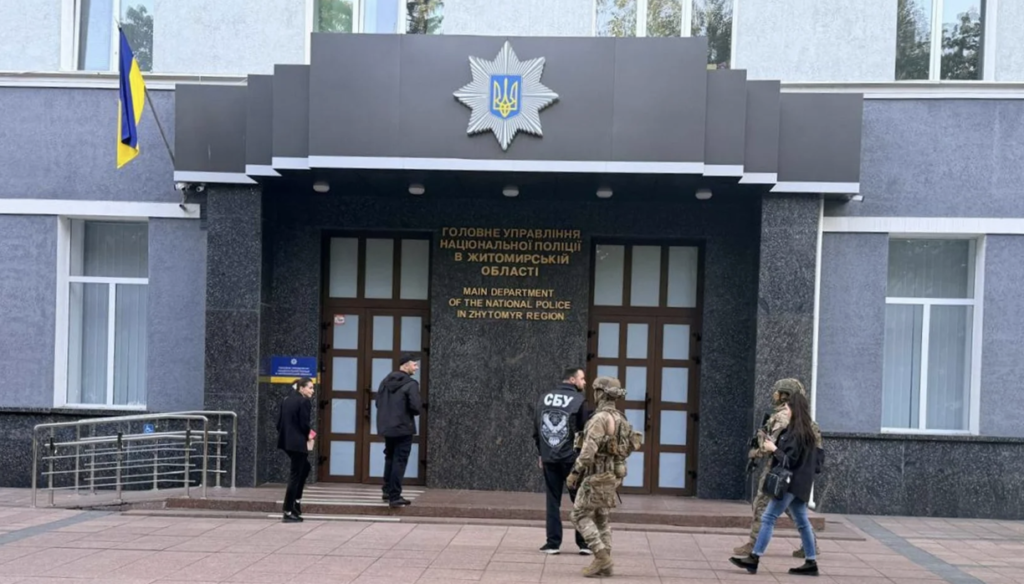 The SBU is conducting large-scale searches at National Police offices in several regions.