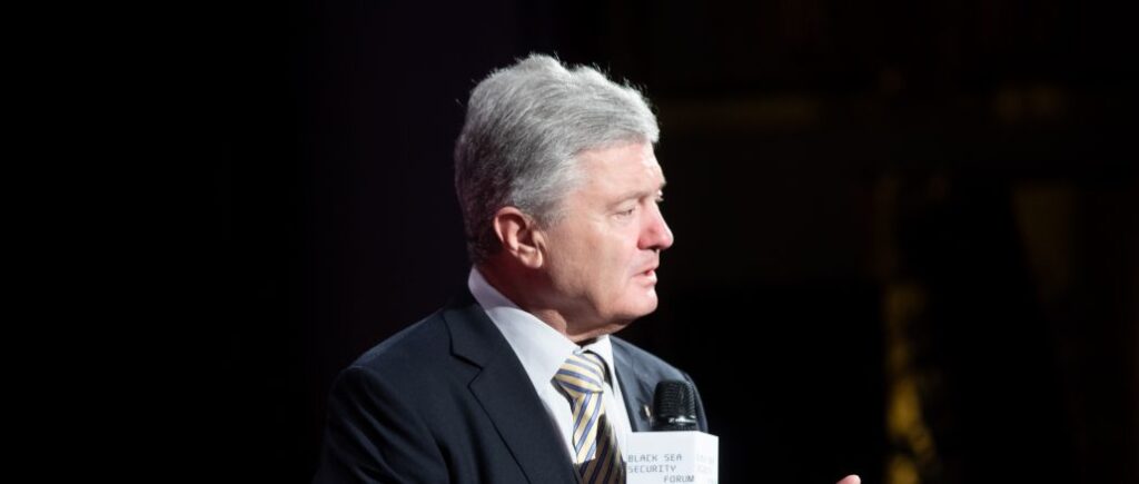 Порошенко заявил, что есть окно возможностей, чтобы принудить Путина к миру