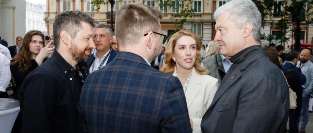 Порошенко о встрече с Зеленским: говорили о путях окончания войны и о мире