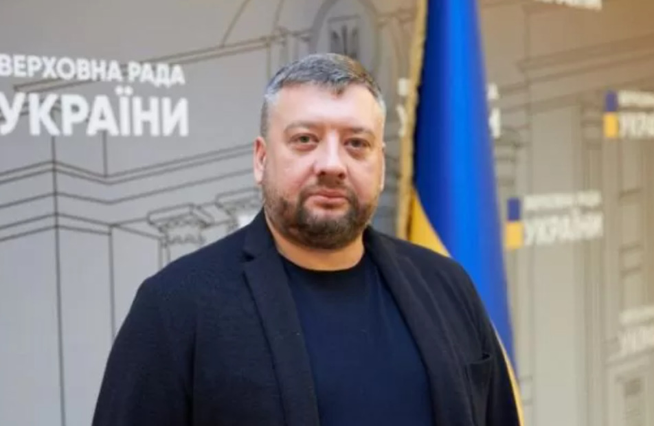Дружина “слуги народу” Кузнєцова могла вести бізнес на ТОТ Луганщини й платити податки Росії – ЗМІ