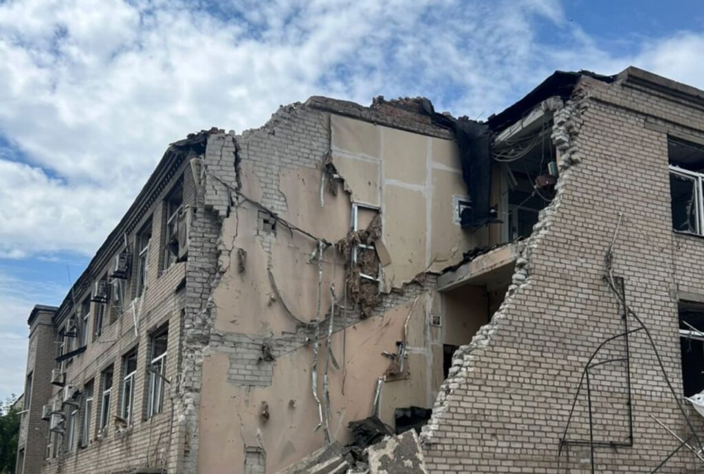Російська армія скинула на Дружківку три 250-килогромові авіабомби: є загиблий та поранені