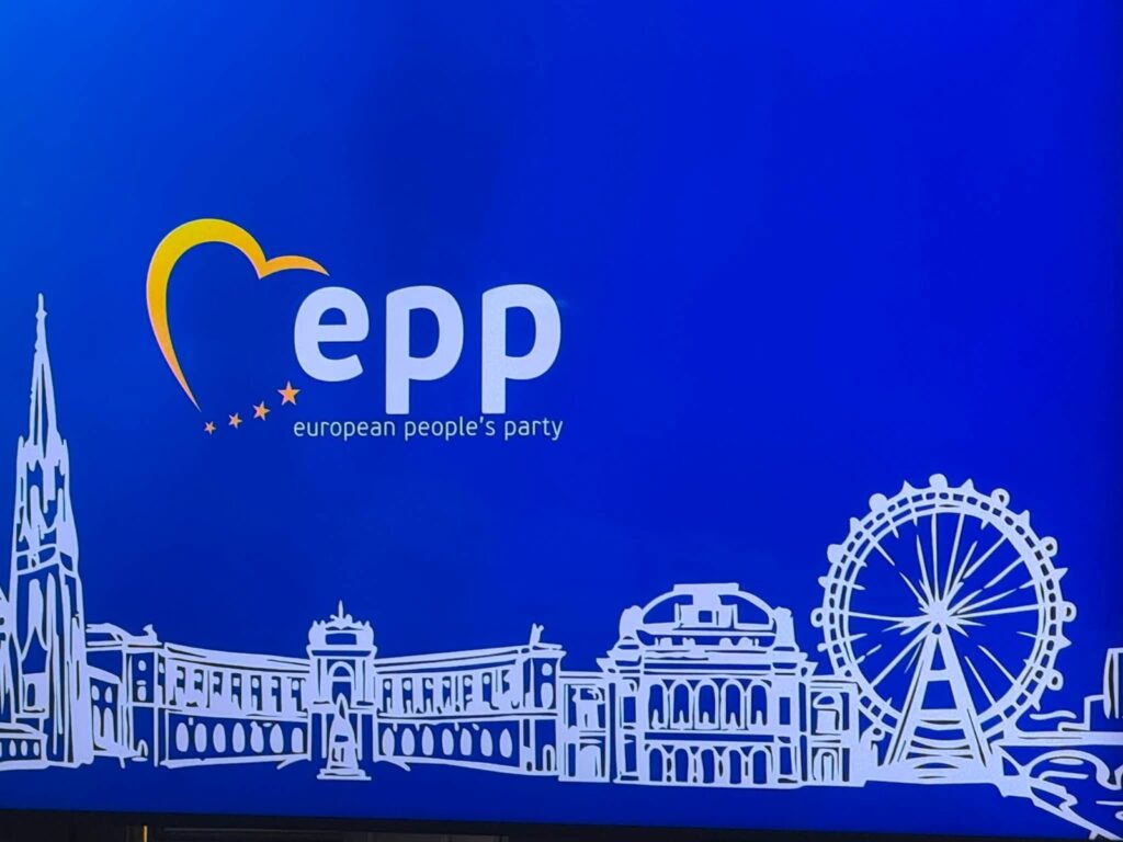 Євросоюз вимагає скасувати незаконні санкції проти Порошенка – резолюція