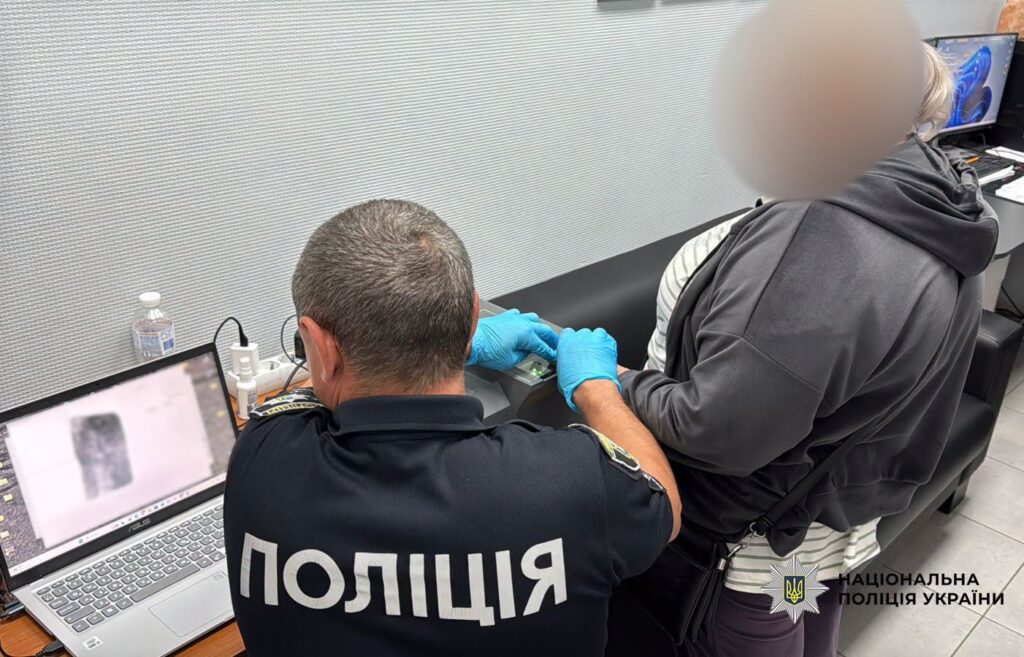 У Харкові жінка змушувала 14-річну доньку брати участь у порнотрансляціях