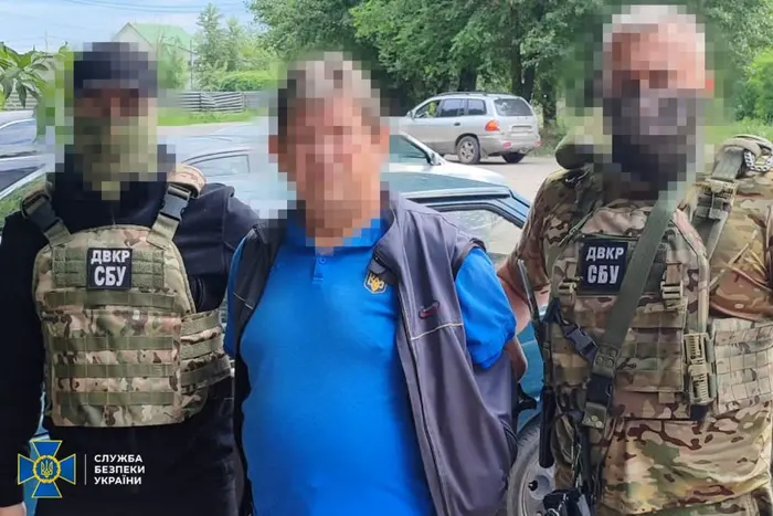 Працював із дітьми та коригував удари: у Дніпрі за