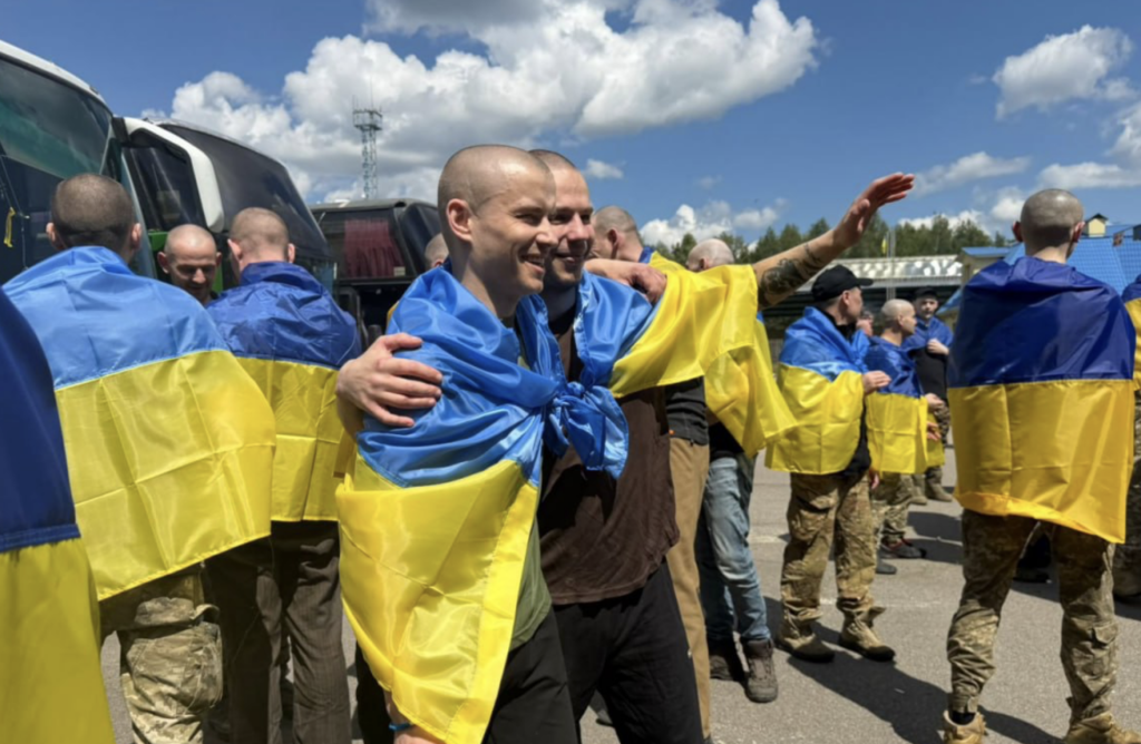 Украина вернула из российского плена еще 185 военных