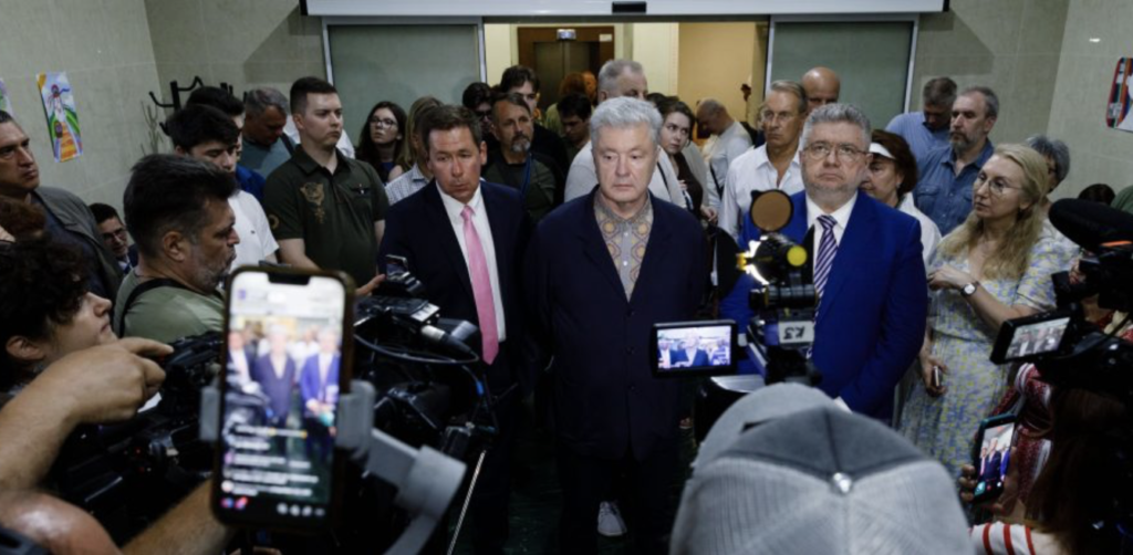 Порошенко застеріг владу від тиску на Верховний Суд: це підриває європейську інтеграцію України