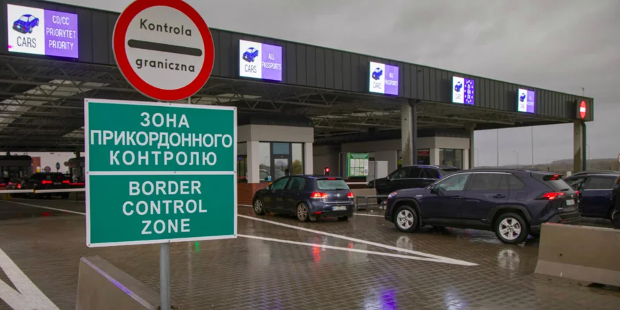Автобуси з України не зможуть перетинати кордон че