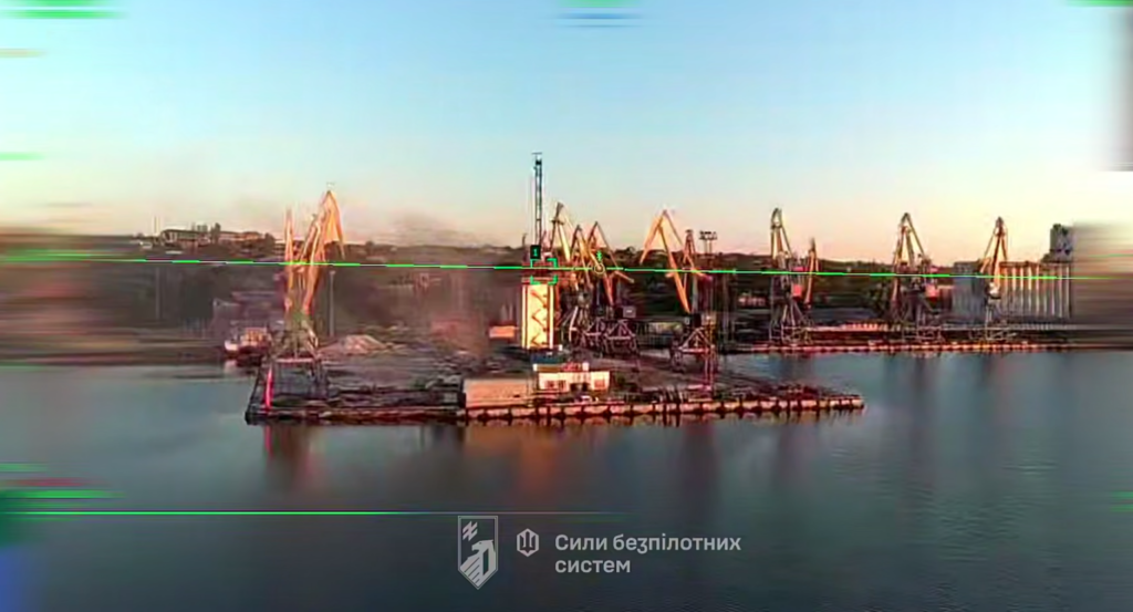 Повністю знеструмлений: Сили оборони вдарили по об’єктах Маріупольського порту