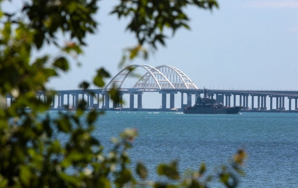 На Кримському мосту утворилися багатокілометрові затори: що відомо