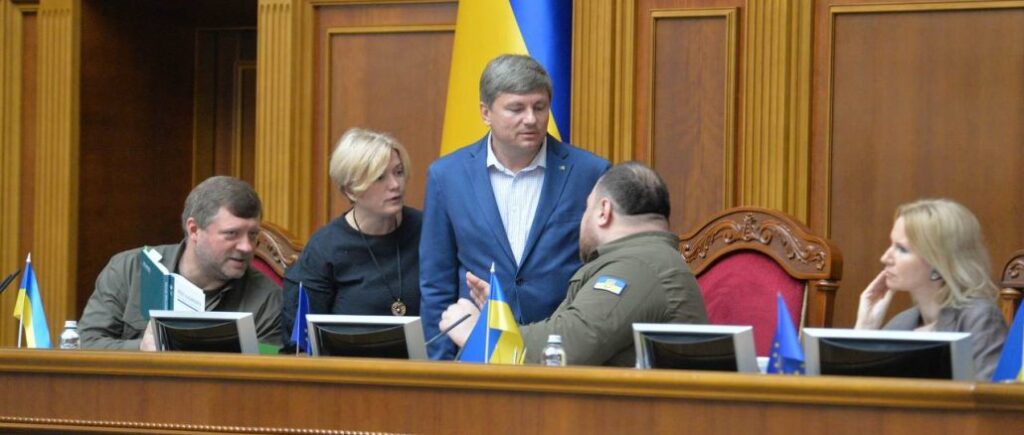 Приняли благодаря «Евросолидарности»: закон о добродетели судей размораживает 300 млн евро помощи