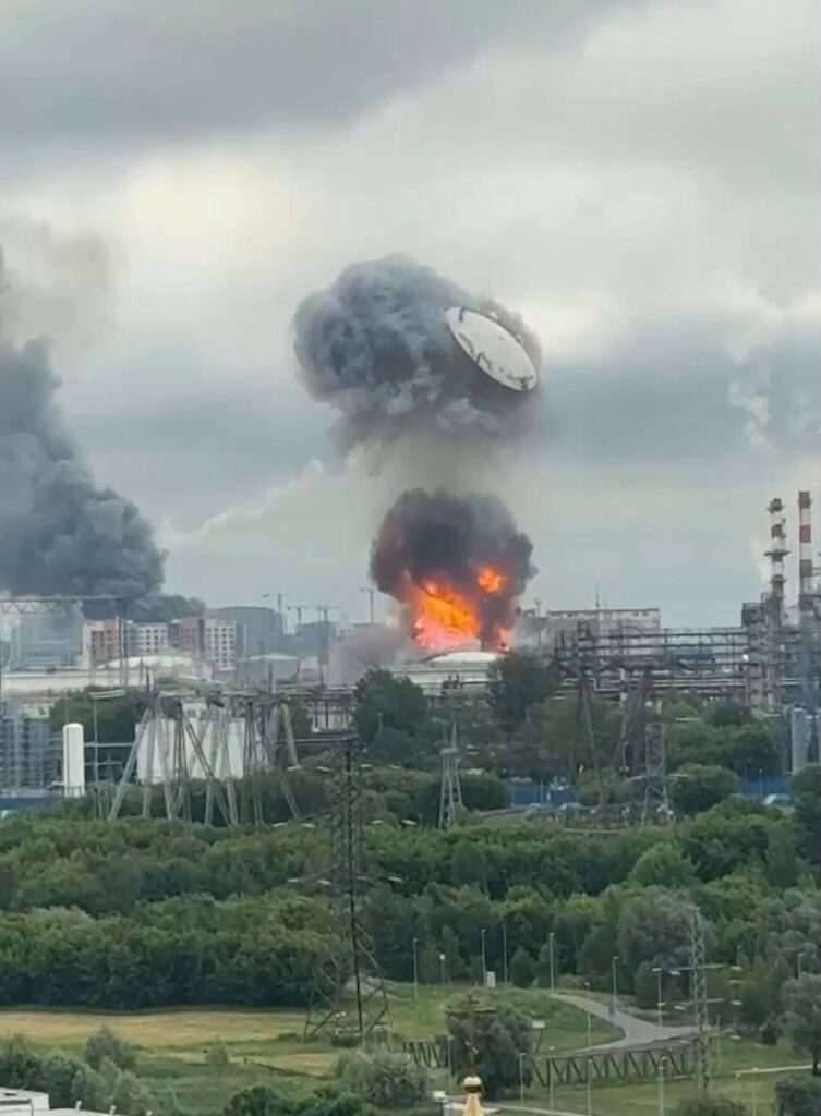 “Mr. Drone, I take my hat off”: memes flooded the network after the attack on Moscow