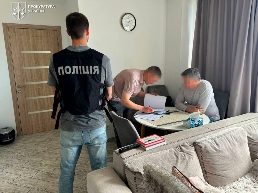 Вивозив “музик” за кордон: правохоронці підозрюють колишнього чиновника Мінкульту