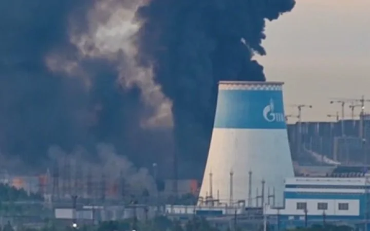 Сили оборони уразили завод у Кірові та нафтовий об’єкт за 1350 кілометрів — Зеленський