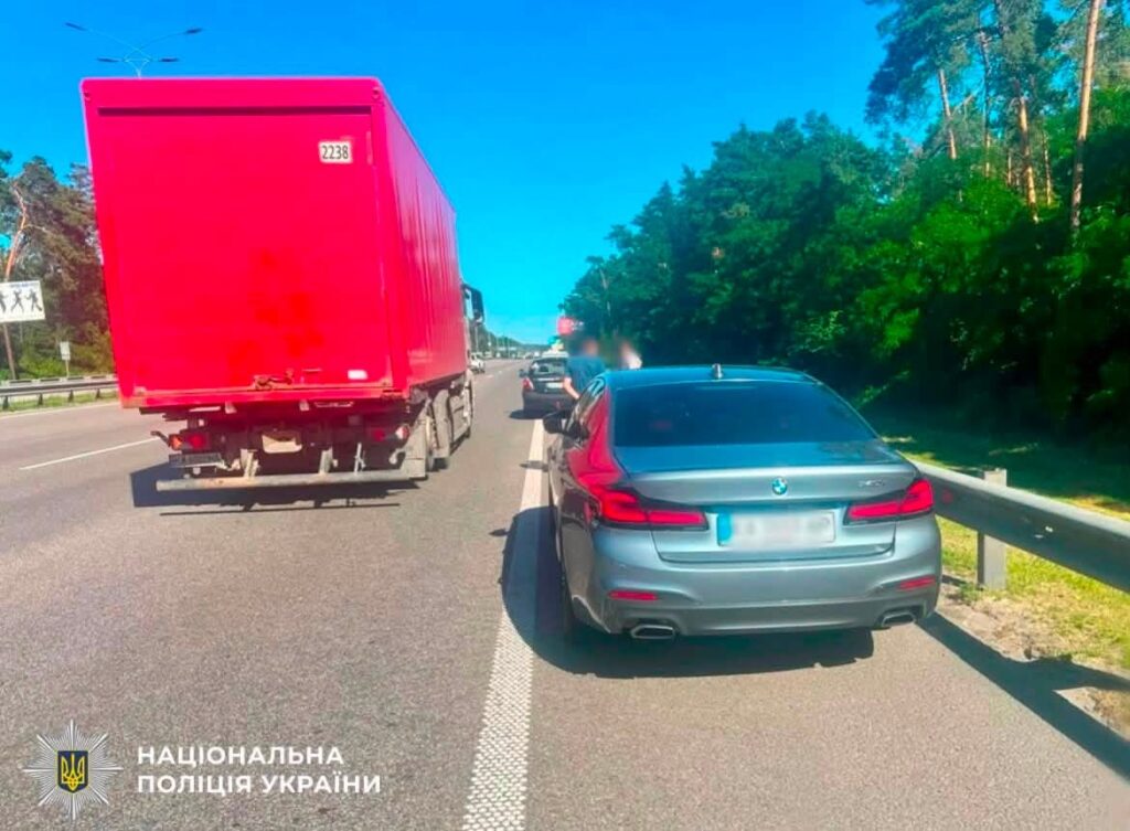 In Kyiv, a drunk driver fatally hit a 17-year-old cyclist