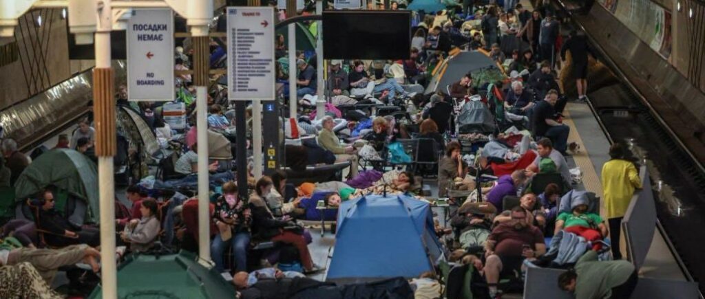Poroshenko called on “servants of the people” to return from vacation and address the issue of shelters: the draft law has been hanging in the Rada for three years